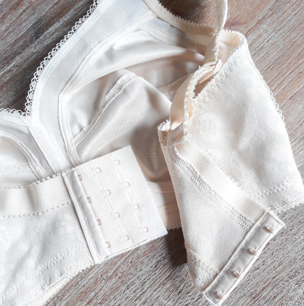 Vintage Playtex Ivory Bra - Picture 4 of 6
